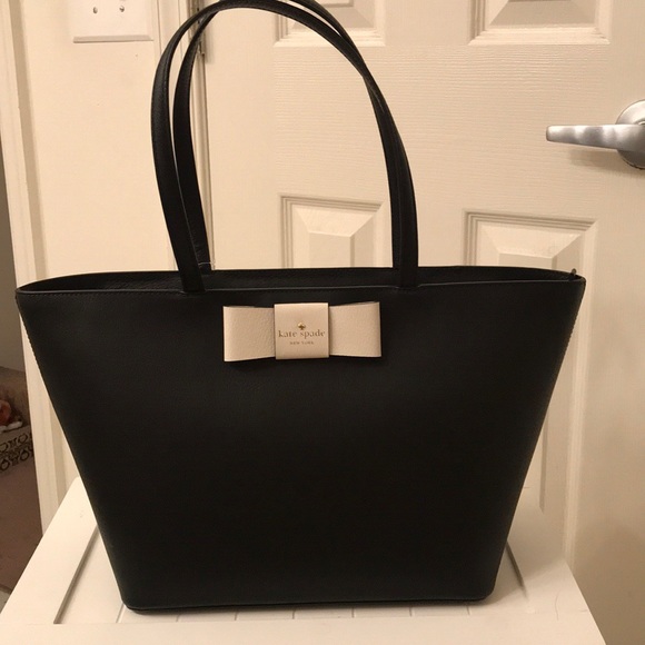 kate spade Handbags - MAKE AN OFFER! 🏈🏈